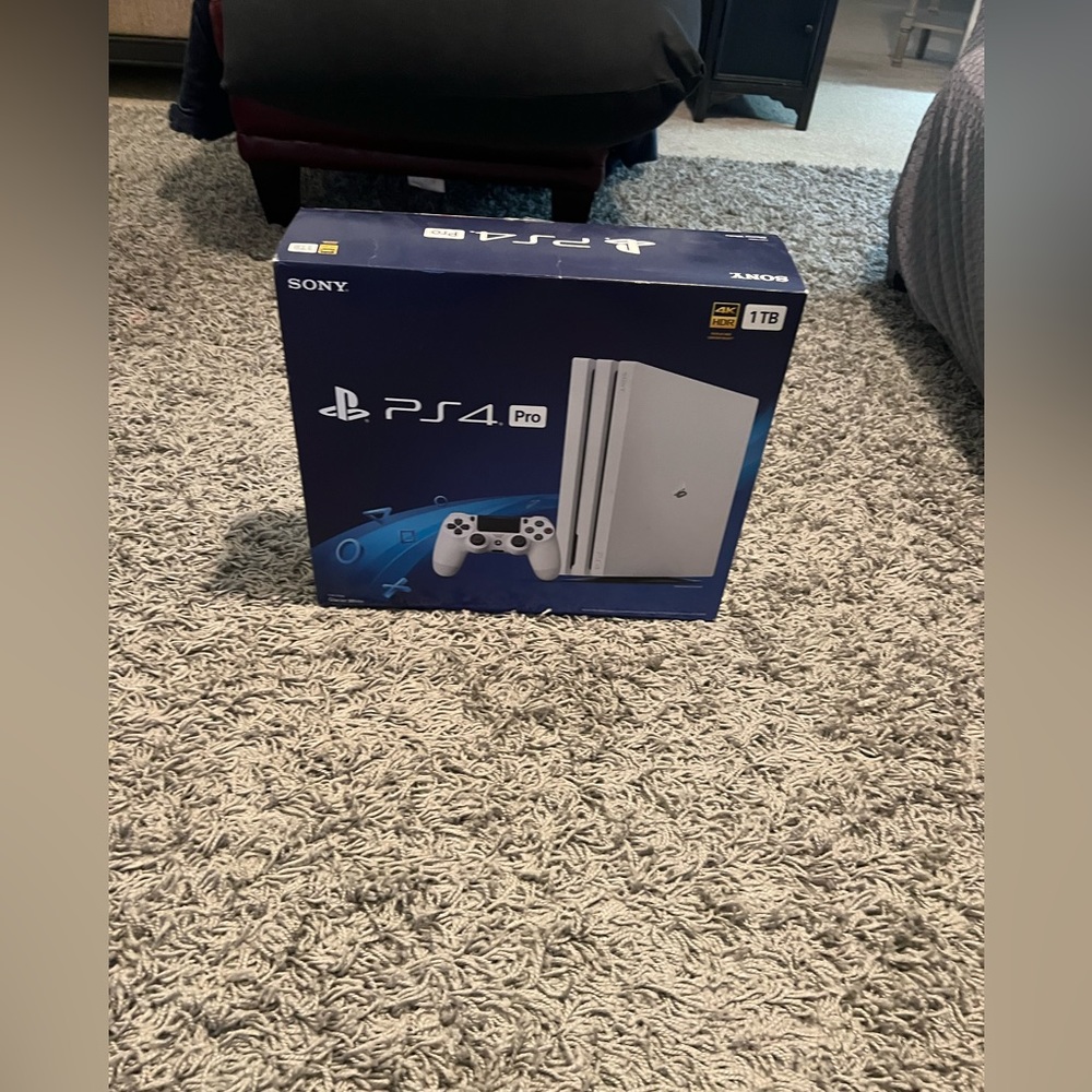 PS4 limited edition glacier white 1TB New inbox